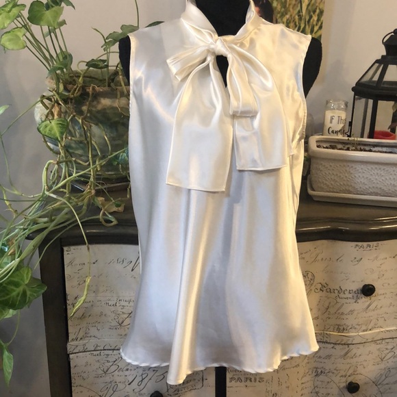 Evan Picone Tops - EVAN PICONE BLACK LABEL SATINY IVORY SLEEVELESS BLOUSE PUSSYCAT BOW TIE SIZE LG